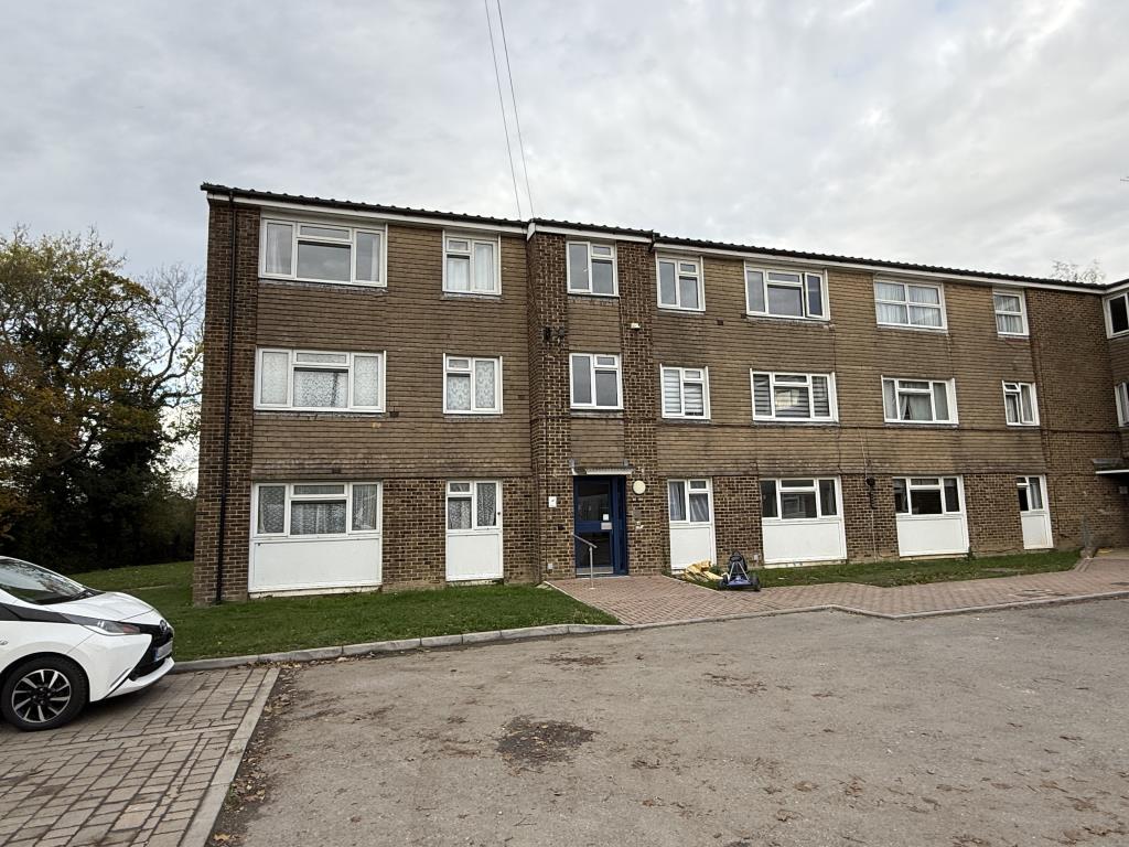 Lot: 148 - GROUND FLOOR FLAT IN NEED OF REFURBISHMENT - Front View of Ground Floor Flat for Refurbishment